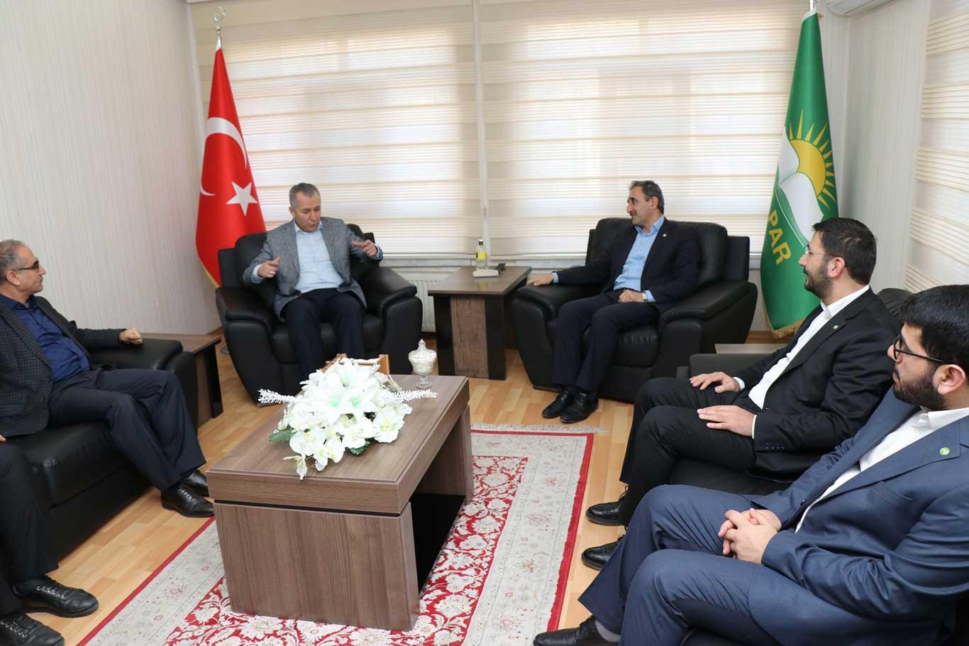 Memur-Sen Konfederasyonu'ndan HÜDA PAR Genel Merkezine ziyaret Memur-Sen Konfederasyonu'ndan HÜDA PAR Genel Merkezine ziyaret